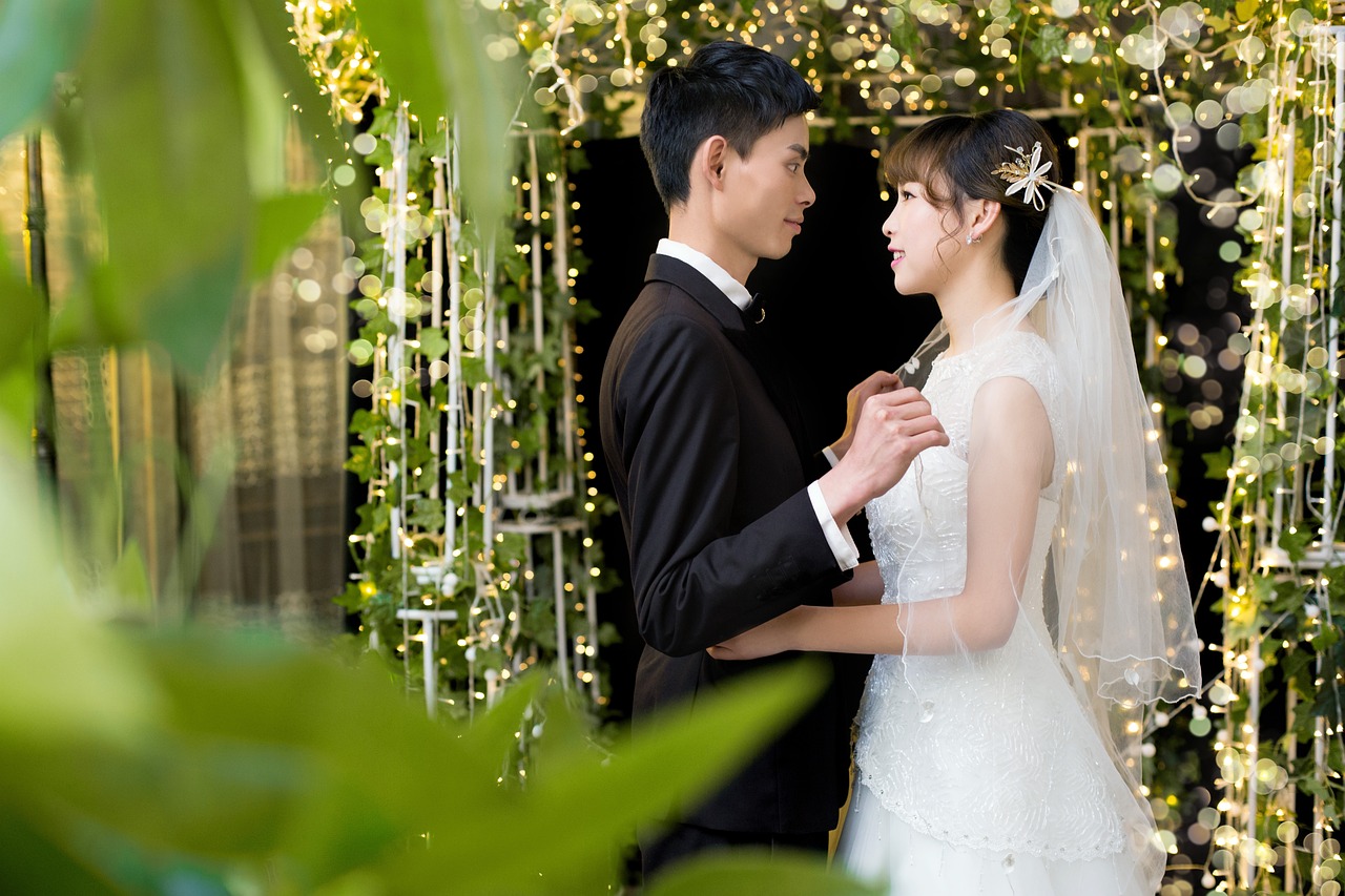 最新流行趨勢(shì)下的婚紗設(shè)計(jì)，時(shí)尚與浪漫的完美交融